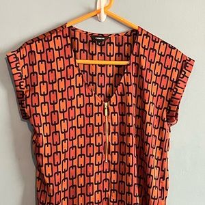 SELLING EXPRESS WOMEN BLOUSE SIZE MEDIUM COLOR BLACK/ORANGE CONDITION:PRE-OWNED